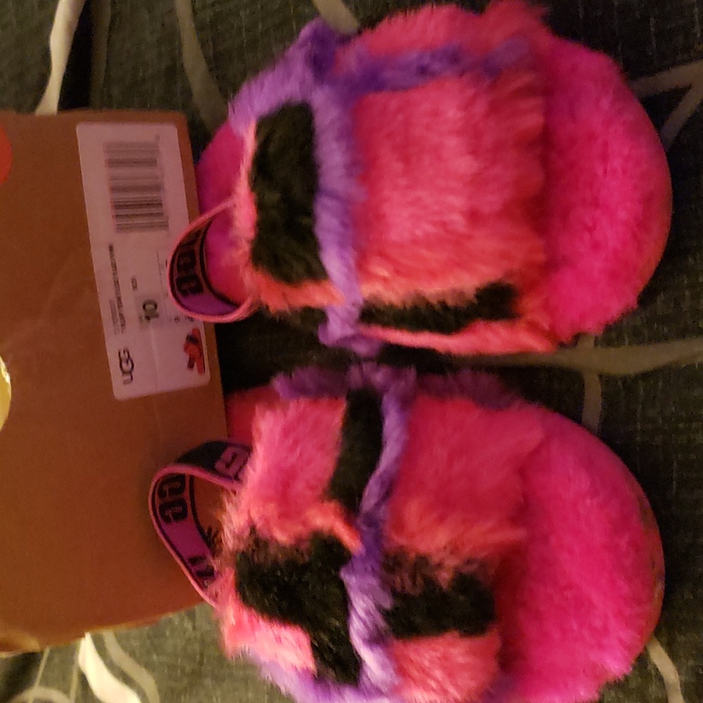 UggsToddler girl fluffy yeah slides plaid  punk. Toddler girl 10